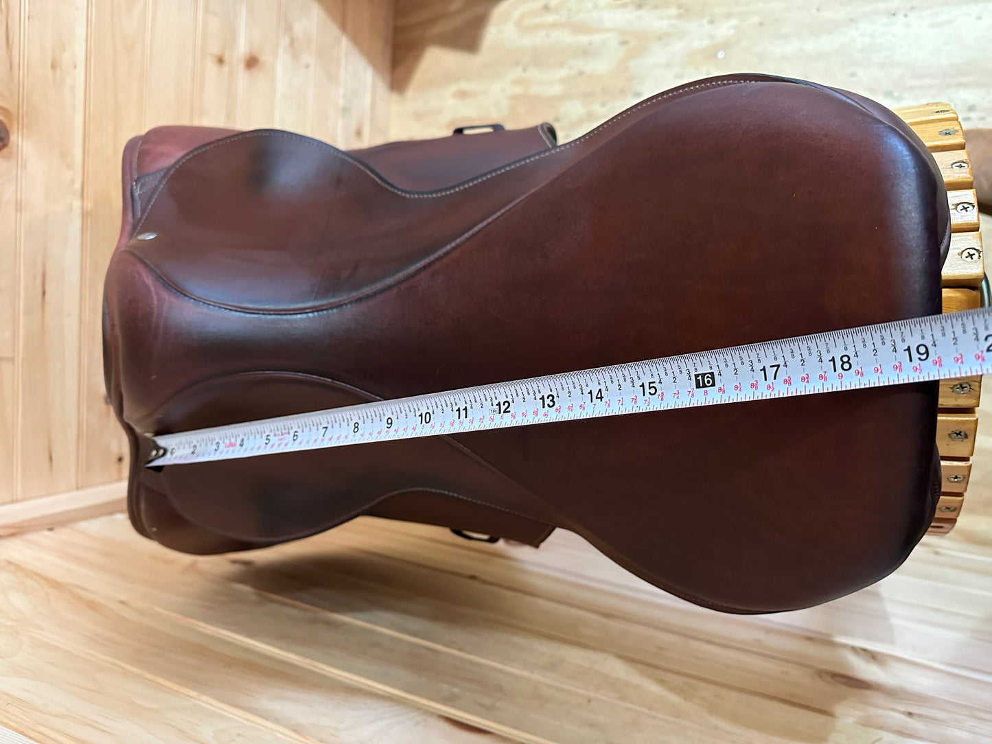 19” Custom Saddlery Cynron Saddle (N)