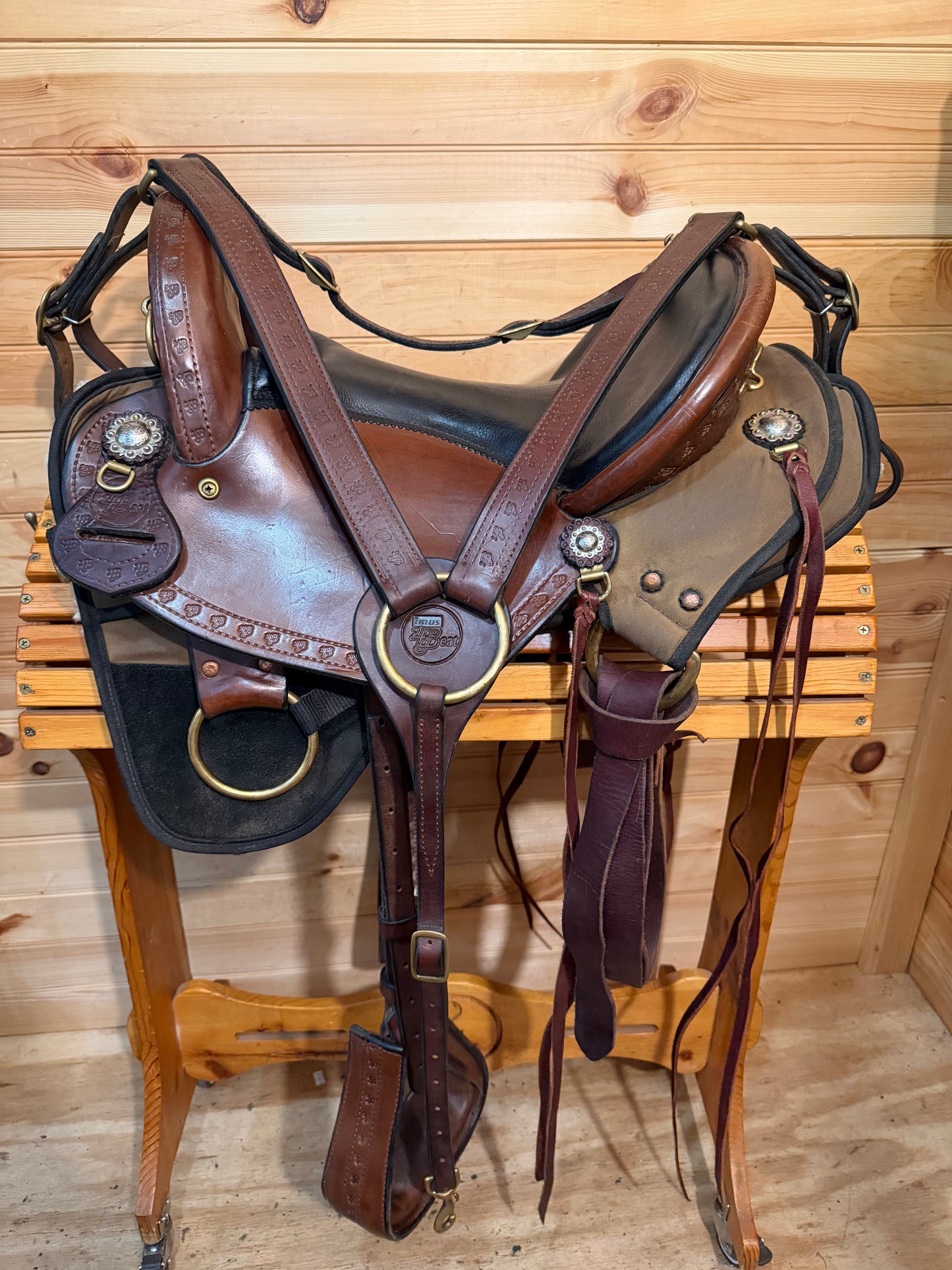 15” Imus 4-Beat Elite Gaited Endurance Trail Saddle & Matching Breast Collar
