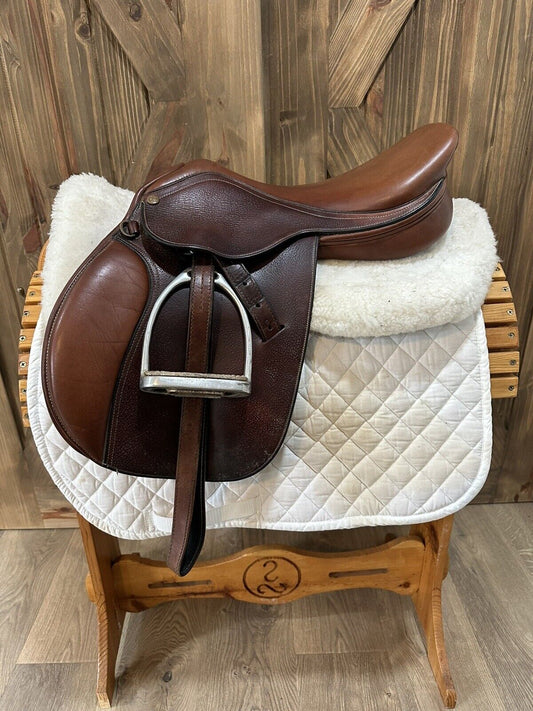 16” Ovation Close Contact Jumping saddle