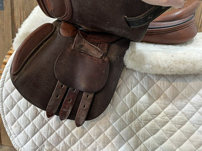 16” Ovation Close Contact Jumping saddle