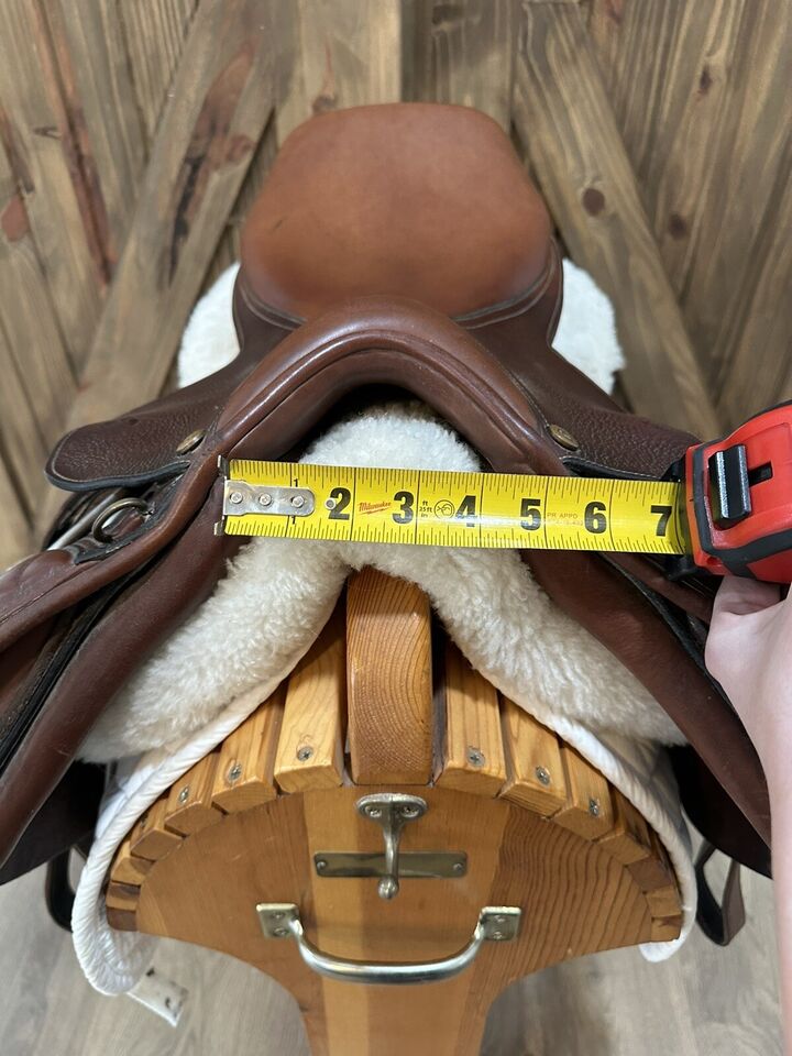 16” Ovation Close Contact Jumping saddle