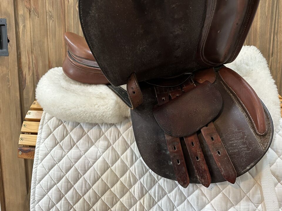 16” Ovation Close Contact Jumping saddle